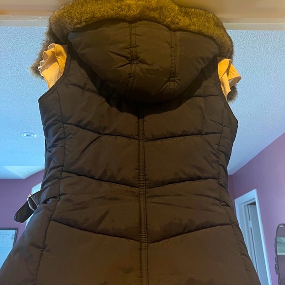 Fitted Winter Vest with Hoodie - Picture 2 of 2